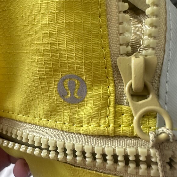 Lululemon City Adventurer Nano Crossbody Bag Yellow Serpentine/Ocean Air… - Picture 4 of 7